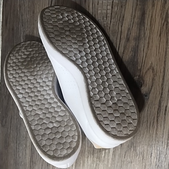 Adidas Women's White and Pink Sneakers - Picture 4 of 5